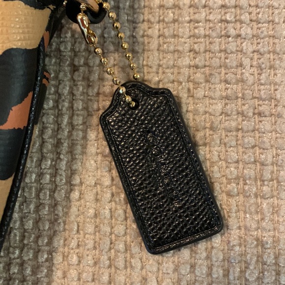 COACH Leopard Print Crossbody. Big enough to carry phone, keys, small wallet. - Picture 5 of 12